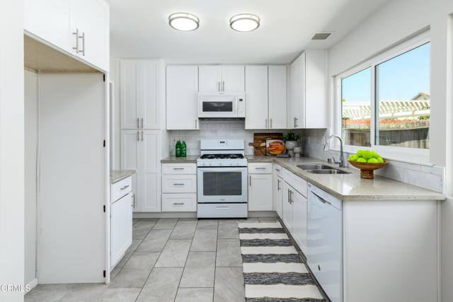 Detail Gallery Image 11 of 26 For 6227 Calle Bodega, Camarillo,  CA 93012 - 3 Beds | 2 Baths