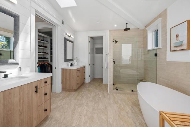 Detail Gallery Image 18 of 31 For 555 Amphitheatre Dr, Del Mar,  CA 92014 - 6 Beds | 5/1 Baths