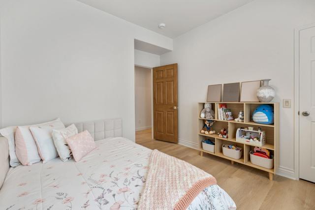 Image 60 of 76 For 79938 Dewsbury Drive