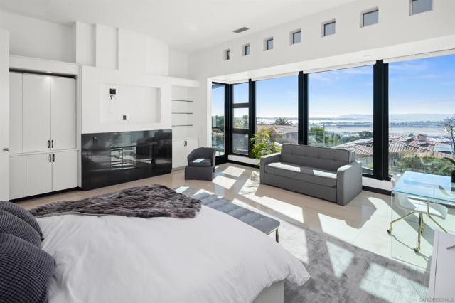 3515 Union St, San Diego CA: https://media.crmls.org/mediaz/a01c9032-330e-4e8e-999e-fa0cf3606861.jpg