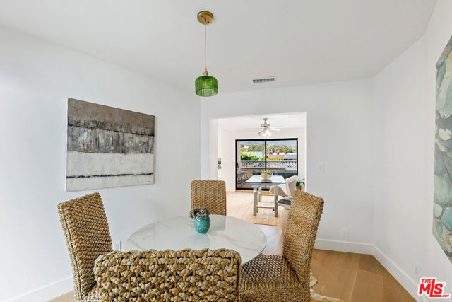 6502 Dume Drive, Malibu CA: https://media.crmls.org/mediaz/a01cbe90-0212-4705-afb3-1724cf449a93.jpg