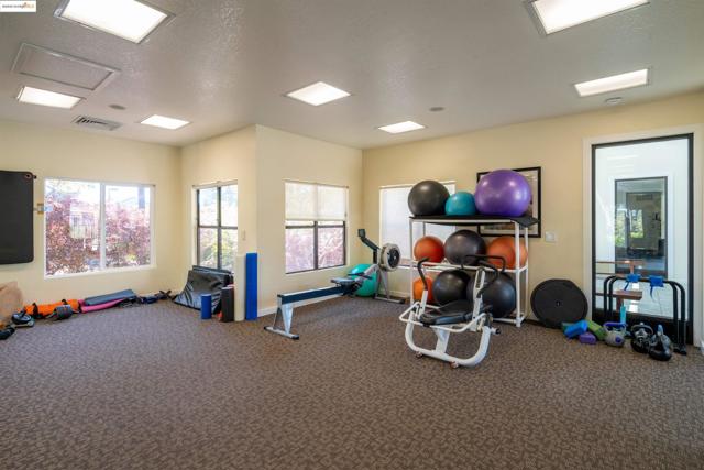 197 Lakeshore Ct, Richmond CA: https://media.crmls.org/mediaz/a01d0478-9b81-40d9-9b89-dc9992b04ad6.jpg