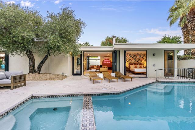 130 W Racquet Club Road #308, Palm Springs, CA 92262