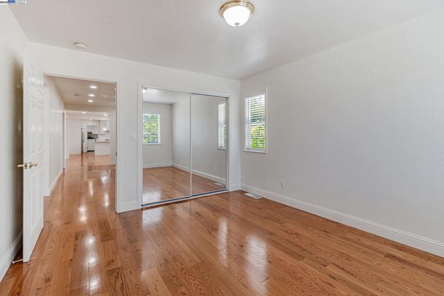 2940 Somerset Ave, Castro Valley CA: https://media.crmls.org/mediaz/a01dc152-0e54-43a8-a855-2f5f4e7acc9a.jpg