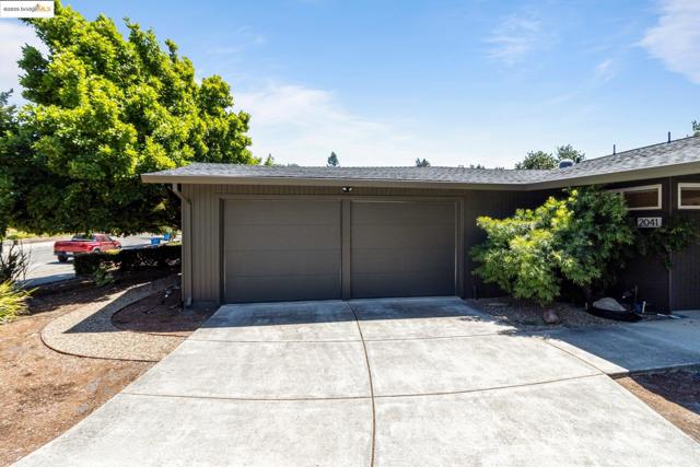 2041 Hidden Valley Dr, Santa Rosa CA: https://media.crmls.org/mediaz/a01dc406-24fd-4c9e-9bf1-a660be8c0c6e.jpg