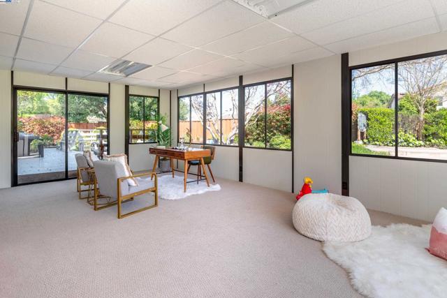 310 Trestle Glen Ct, Walnut Creek CA: https://media.crmls.org/mediaz/a01e226f-27b5-4c9d-9c0d-7be628cc2028.jpg
