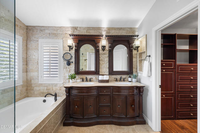 3206 Clarita Court, Thousand Oaks CA: https://media.crmls.org/mediaz/a01e9c97-6fdc-45d1-97b1-de3c44154415.jpg