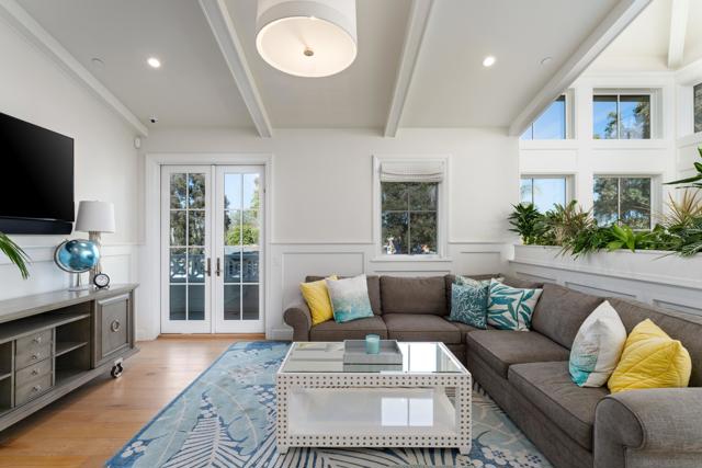 1040 Pine St, Coronado CA: https://media.crmls.org/mediaz/a01ebd3d-429e-43fd-ac5b-68a5ccd9ed61.jpg