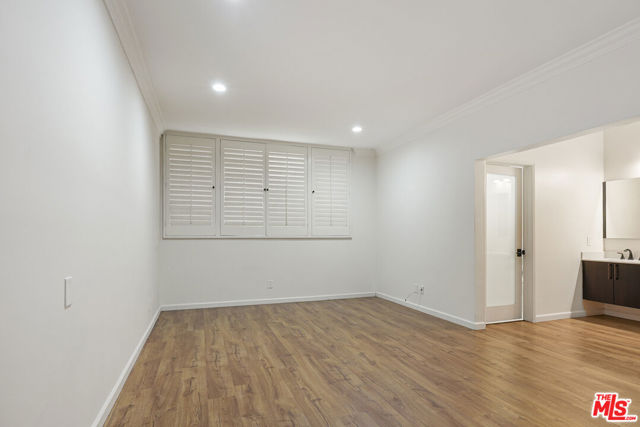 930 N Wetherly Drive, West Hollywood CA: https://media.crmls.org/mediaz/a01ecf28-ed1e-4d98-a24e-00726908edb7.jpg