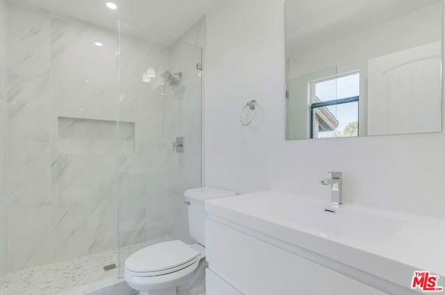 23471 Park Sorrento, Calabasas CA: https://media.crmls.org/mediaz/a01f1551-5707-4fea-8289-27a2039f1c49.jpg