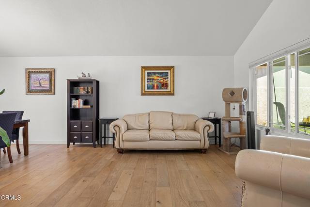 2325 Parkway Drive, Camarillo CA: https://media.crmls.org/mediaz/a01f68f4-7ea2-4858-bffe-1f7542685c4d.jpg