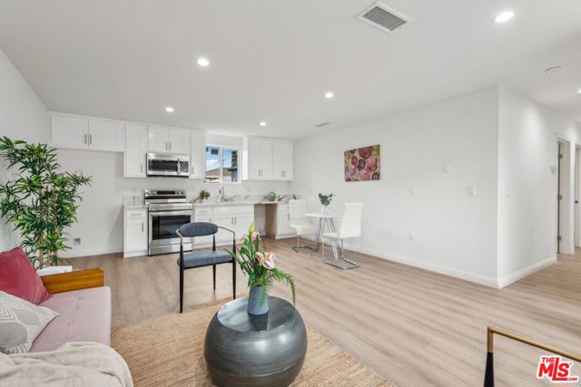 834 E 90th Street, Los Angeles CA: https://media.crmls.org/mediaz/a01f764f-b3d2-4d40-a62a-70302589ef5d.jpg