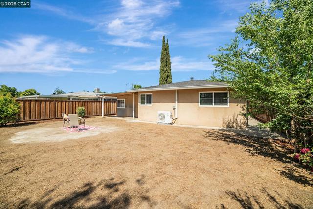 389 James St, Livermore CA: https://media.crmls.org/mediaz/a01f9d5e-a3fa-4e3a-926e-30caed2ae495.jpg