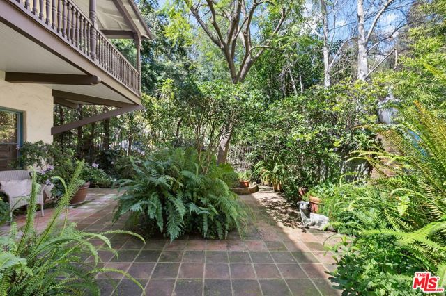 1721 Benedict Canyon Drive, Beverly Hills, California 90210, 4 Bedrooms Bedrooms, ,2 BathroomsBathrooms,Single Family Residence,For Sale,Benedict Canyon,25487599