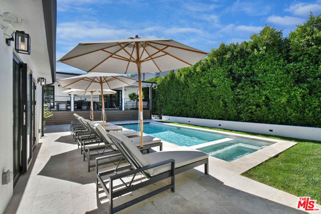 18033 Rosita Street, Encino CA: https://media.crmls.org/mediaz/a01fdb6a-f3eb-4bed-8ffc-fcd1cbf3632d.jpg