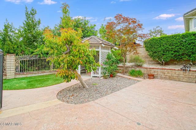 2111 Peak Place, Thousand Oaks CA: https://media.crmls.org/mediaz/a01fdce5-1ed0-4487-b14b-3c5f89156fe7.jpg