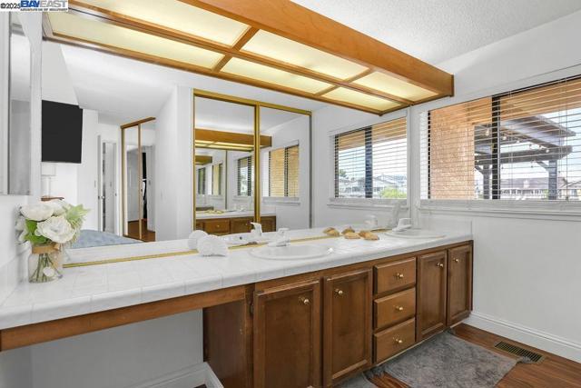 4691 Spinnaker Way, Discovery Bay CA: https://media.crmls.org/mediaz/a020079a-ec0a-4764-8da8-7beb079585b5.jpg