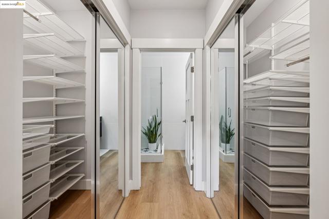 617 59th St, Oakland CA: https://media.crmls.org/mediaz/a02023e4-ac99-47de-9819-ce92901566e8.jpg