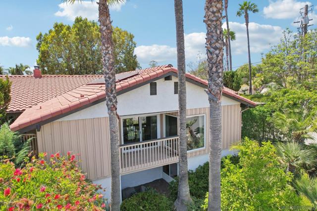 2090 Alta Vista Drive, Vista CA: https://media.crmls.org/mediaz/a0203a43-90b9-475b-b308-dbad77dc683a.jpg