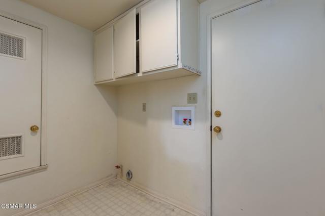 815 Vista Arriago, Camarillo CA: https://media.crmls.org/mediaz/a020957b-851d-46b2-b554-5566679835a3.jpg