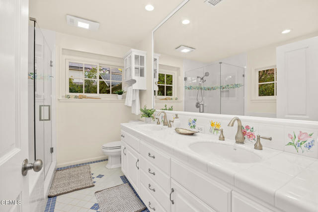 4929 Oakwood Avenue, La Canada Flintridge CA: https://media.crmls.org/mediaz/a020b830-b733-4f12-b8df-b3dd41303bbe.jpg