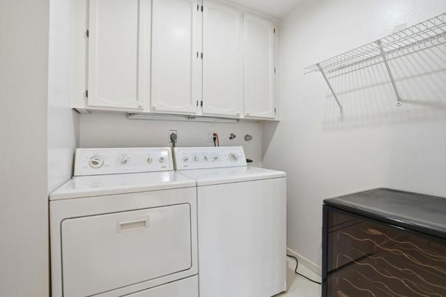 1621 Stone Pine Lane, Menlo Park CA: https://media.crmls.org/mediaz/a020ccea-40bf-4bab-9f38-2fbe8b35a41e.jpg