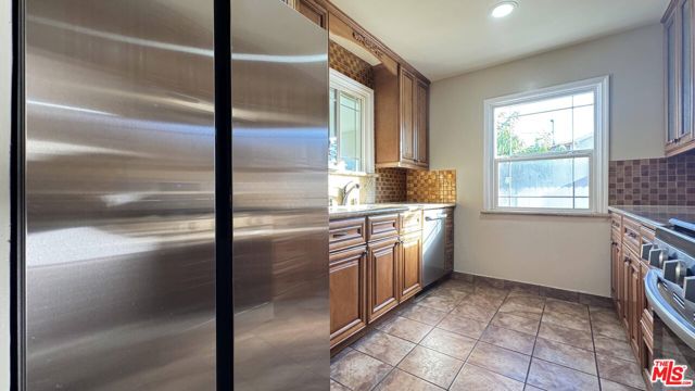 7516 Oakdale Avenue, Winnetka CA: https://media.crmls.org/mediaz/a0210838-3da0-48dd-a524-39b0ba9e9630.jpg