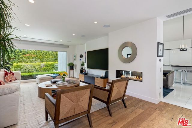 9792 Oak Pass Road, Beverly Hills CA: https://media.crmls.org/mediaz/a0228471-50df-436c-9aba-cab8608f1031.jpg