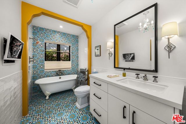 305 E Islay Street, Santa Barbara CA: https://media.crmls.org/mediaz/a022ab78-563b-4b1f-96ef-e2c68df45ffb.jpg