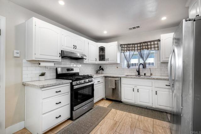 Detail Gallery Image 5 of 25 For 924 Daisy St, Escondido,  CA 92027 - 3 Beds | 2 Baths