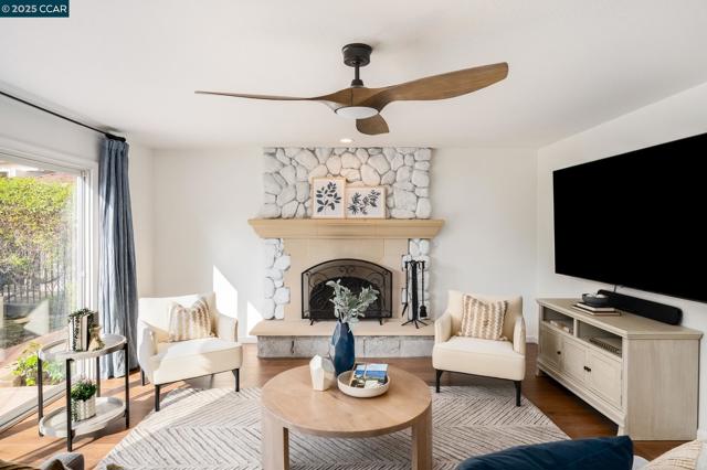 46 Saint Mark Ct, Danville CA: https://media.crmls.org/mediaz/a02454a6-220e-4d87-9737-c4072020e7bc.jpg