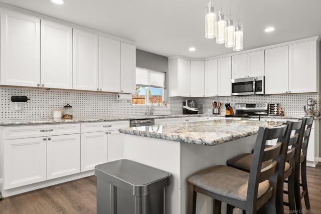 13011 Laurel St, Lakeside CA: https://media.crmls.org/mediaz/a025219d-1b7d-4ace-951e-82d0c338c6f0.jpg