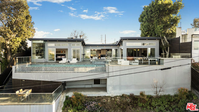 7275 Mulholland Drive, Los Angeles CA: https://media.crmls.org/mediaz/a025680b-2e21-470a-a771-6c6ca61b13b4.jpg
