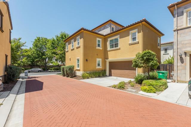 3422 Cinnamon Ridge Rd, San Ramon CA: https://media.crmls.org/mediaz/a025a6f8-6961-43ce-b8c8-bd38cb5b7831.jpg