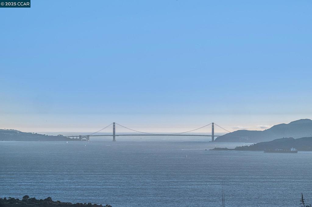 https://media.crmls.org/mediaz/a026773e-09f9-4aaf-ad88-4b800d9ec824.jpg?preset=X-Large