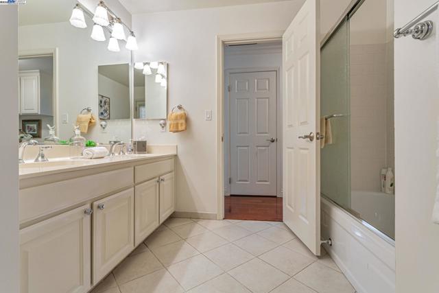 736 Tunbridge Rd, Danville CA: https://media.crmls.org/mediaz/a026be9f-0c02-42c8-81d9-6ebdf099157b.jpg