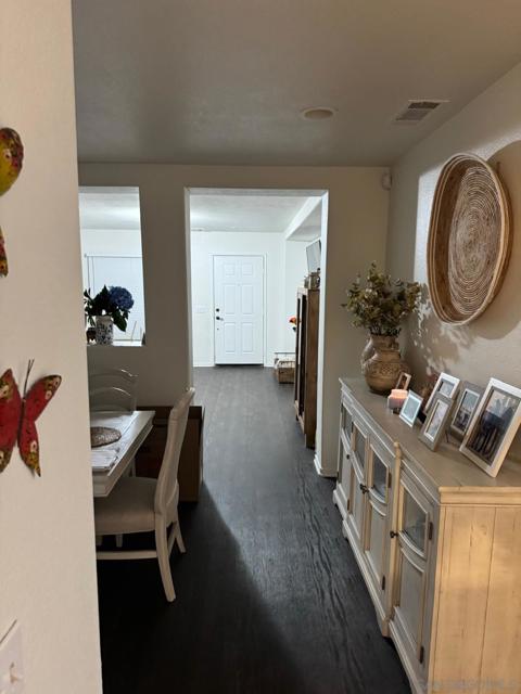1247 Calistoga Ave, Chula Vista CA: https://media.crmls.org/mediaz/a026bf9e-2014-4e98-a2f8-d3c20b59d096.jpg