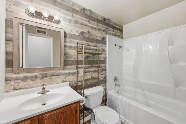 Detail Gallery Image 14 of 27 For 2825 College Bld, Oceanside,  CA 92056 - 3 Beds | 2 Baths