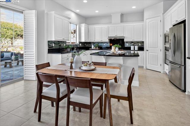 7829 Ridgeline Place, Dublin CA: https://media.crmls.org/mediaz/a0277bad-bea2-4eb1-8d40-309abe223407.jpg