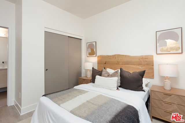 6067 W Studio Court, Los Angeles CA: https://media.crmls.org/mediaz/a0279d27-3cfd-4592-a07c-1b8fbe4d1dac.jpg