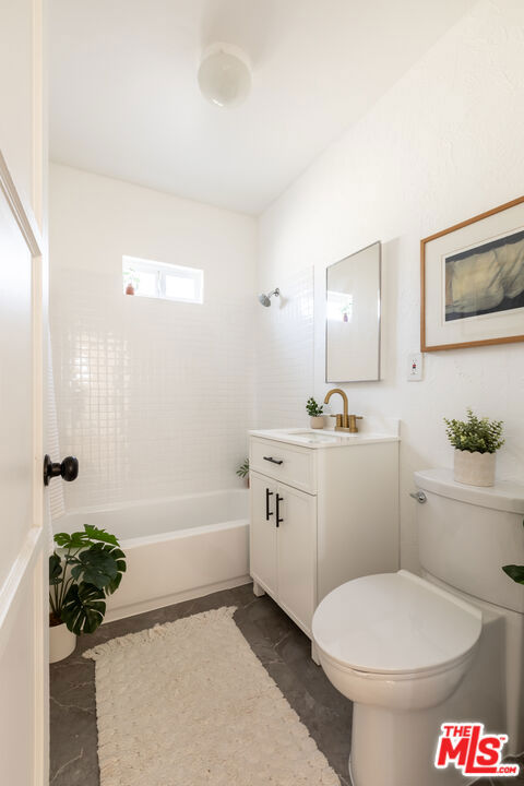 2722 Marine Avenue, Gardena CA: https://media.crmls.org/mediaz/a027dec4-255b-4d44-965f-e77dc251b809.jpg