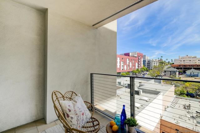 1551 4Th Ave, San Diego CA: https://media.crmls.org/mediaz/a027ff67-a525-453b-b36d-00cda8dc8f2a.jpg