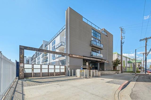 4115 Glencoe Avenue, Marina del Rey CA: https://media.crmls.org/mediaz/a0282e2c-5f78-4e70-b6cb-5d5a27898673.jpg
