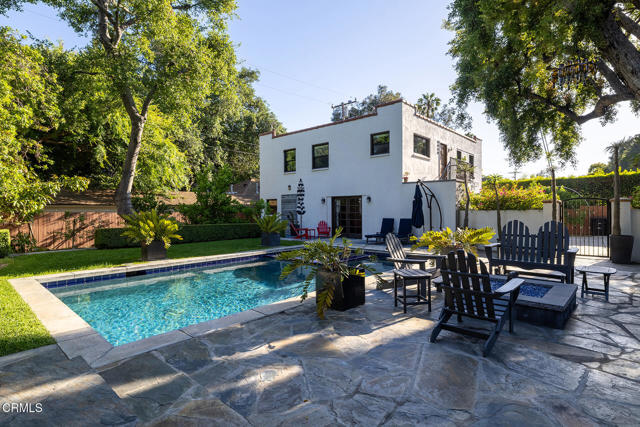 1052 New York Drive, Altadena CA: https://media.crmls.org/mediaz/a0284c9f-537a-4747-8287-4715a153082b.jpg