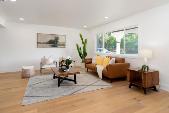 1984 Brooktree Way, Pleasanton CA: https://media.crmls.org/mediaz/a028ef13-07f6-405e-b60d-bd10a152cc8c.jpg