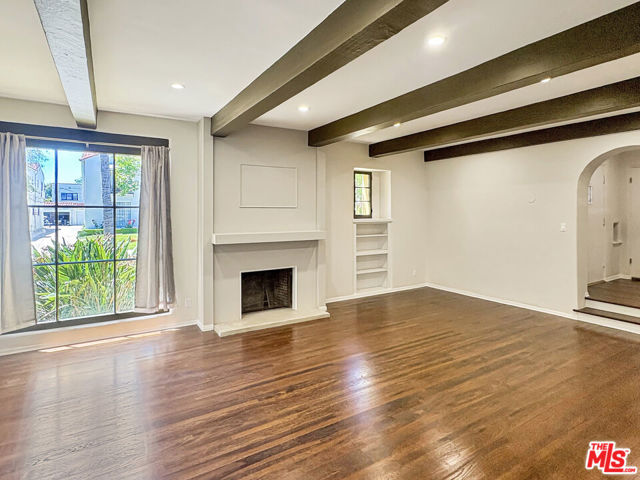 170 N Orange Drive, Los Angeles CA: https://media.crmls.org/mediaz/a029616a-5c39-4575-840a-71ae30d1c3e6.jpg