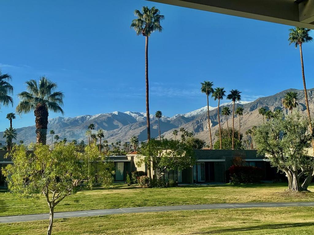 https://media.crmls.org/mediaz/a0297ad5-c6eb-43b5-a7aa-5b45e7bcf344.jpg?preset=X-Large