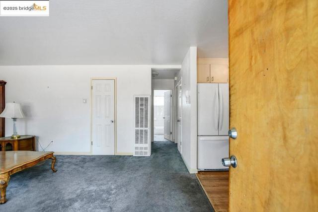 3300 Brookdale Ave, Oakland CA: https://media.crmls.org/mediaz/a029c617-a3d0-4586-a955-6966aaeeab80.jpg