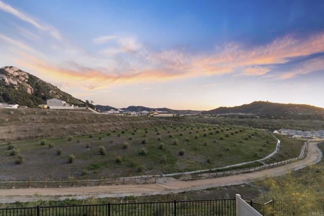 Detail Gallery Image 4 of 52 For 35182 Orchard Trl, Fallbrook,  CA 92028 - 4 Beds | 3 Baths