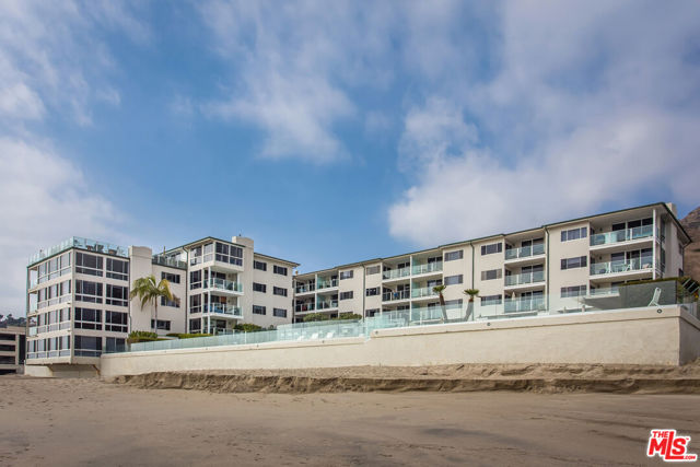 22548 PACIFIC COAST Highway, Malibu CA: https://media.crmls.org/mediaz/a02aecdd-5210-478c-8727-664bdc143e94.jpg